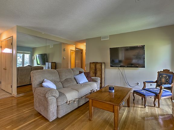 5th image of 106 E 127th Terrace