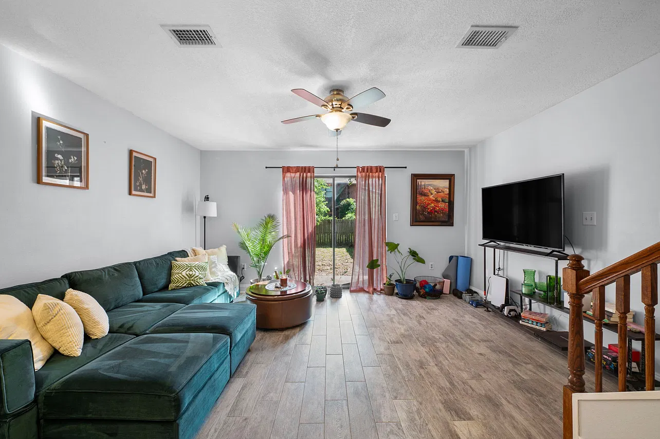 2 bed, 1.5 bath, 1156 sqft, $1,850 — Photo 1