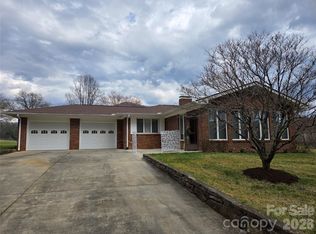 100 Chapel Rd, Black Mountain, NC 28711