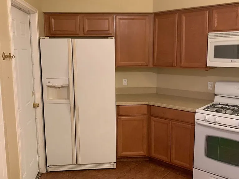 2220 Iris Dr — Photo 10