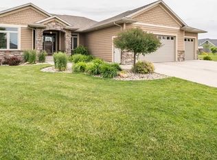 6808 E Limestone Cir, Sioux Falls, SD 57110