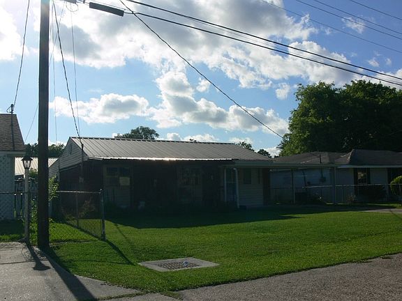 3rd image of 220 Saint Malo St