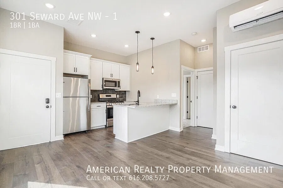 301 Seward Ave NW — Photo 3