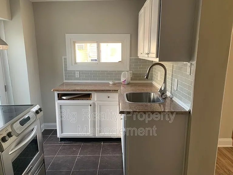 457 Walnut St — Photo 5