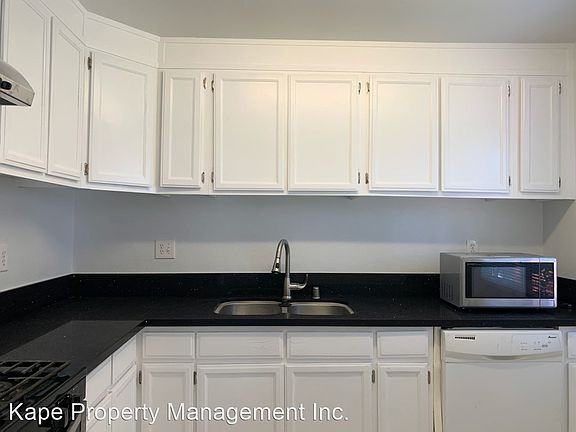 5th image of 2042 S Corning St Unit 101