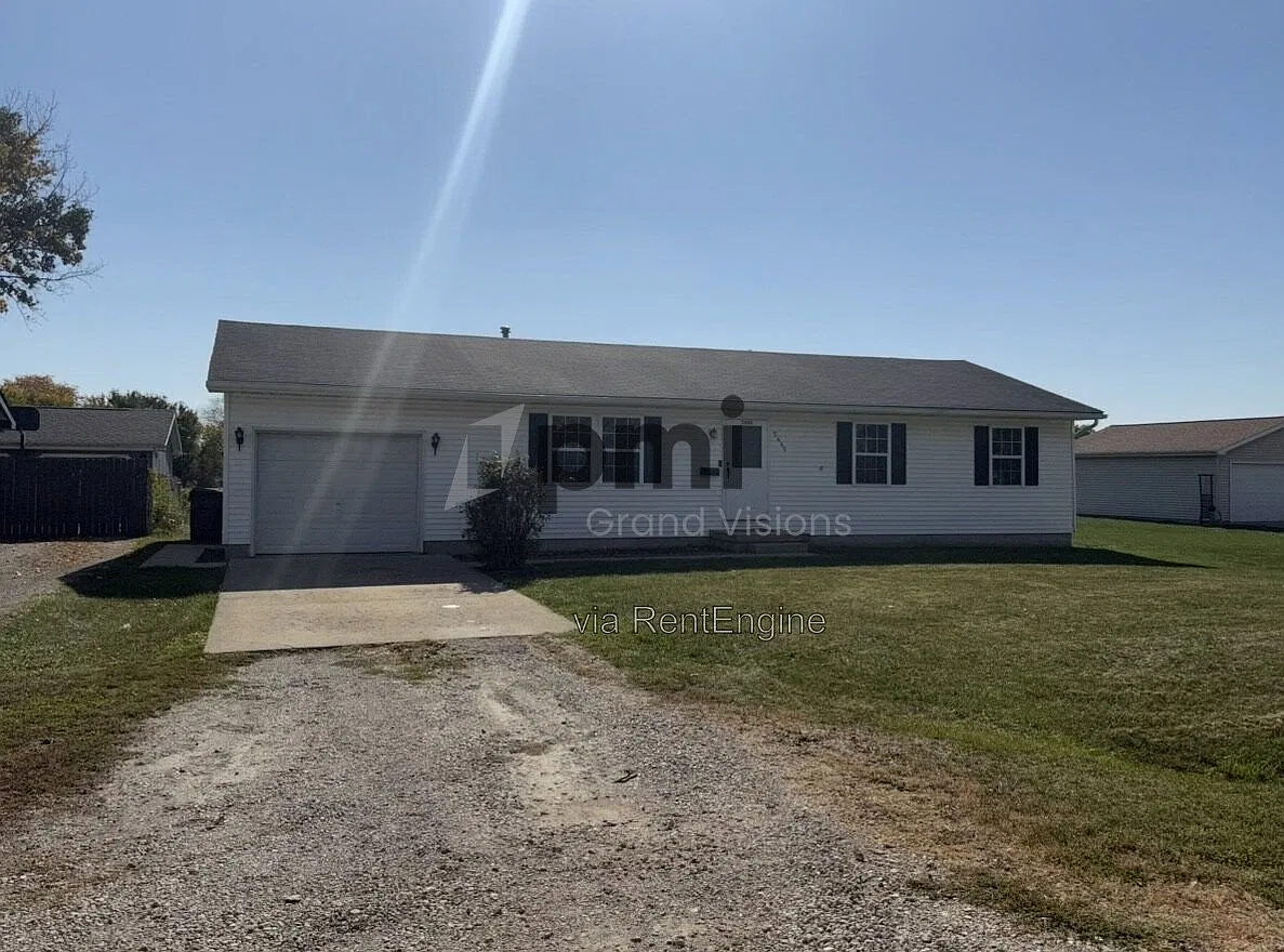 3 bed, 2.0 bath, 1288 sqft, $1,316 — Photo 2