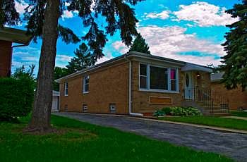 1st image of 753 E 157th Pl