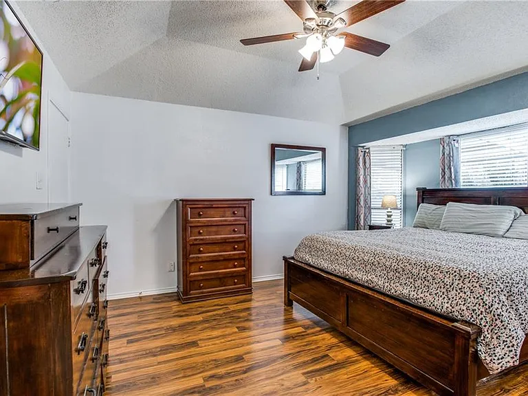 508 Tarragon Ln — Photo 3