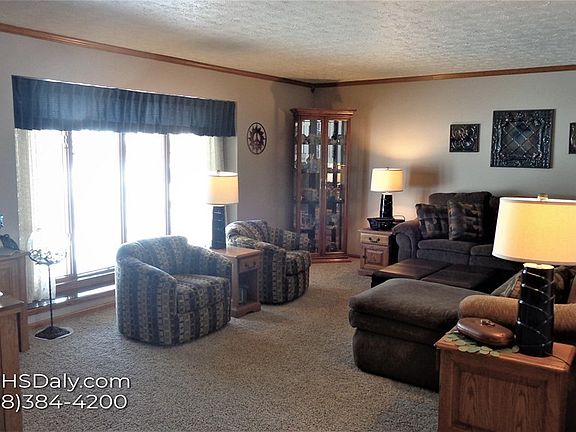 5th image of 3557 Schroeder Ave