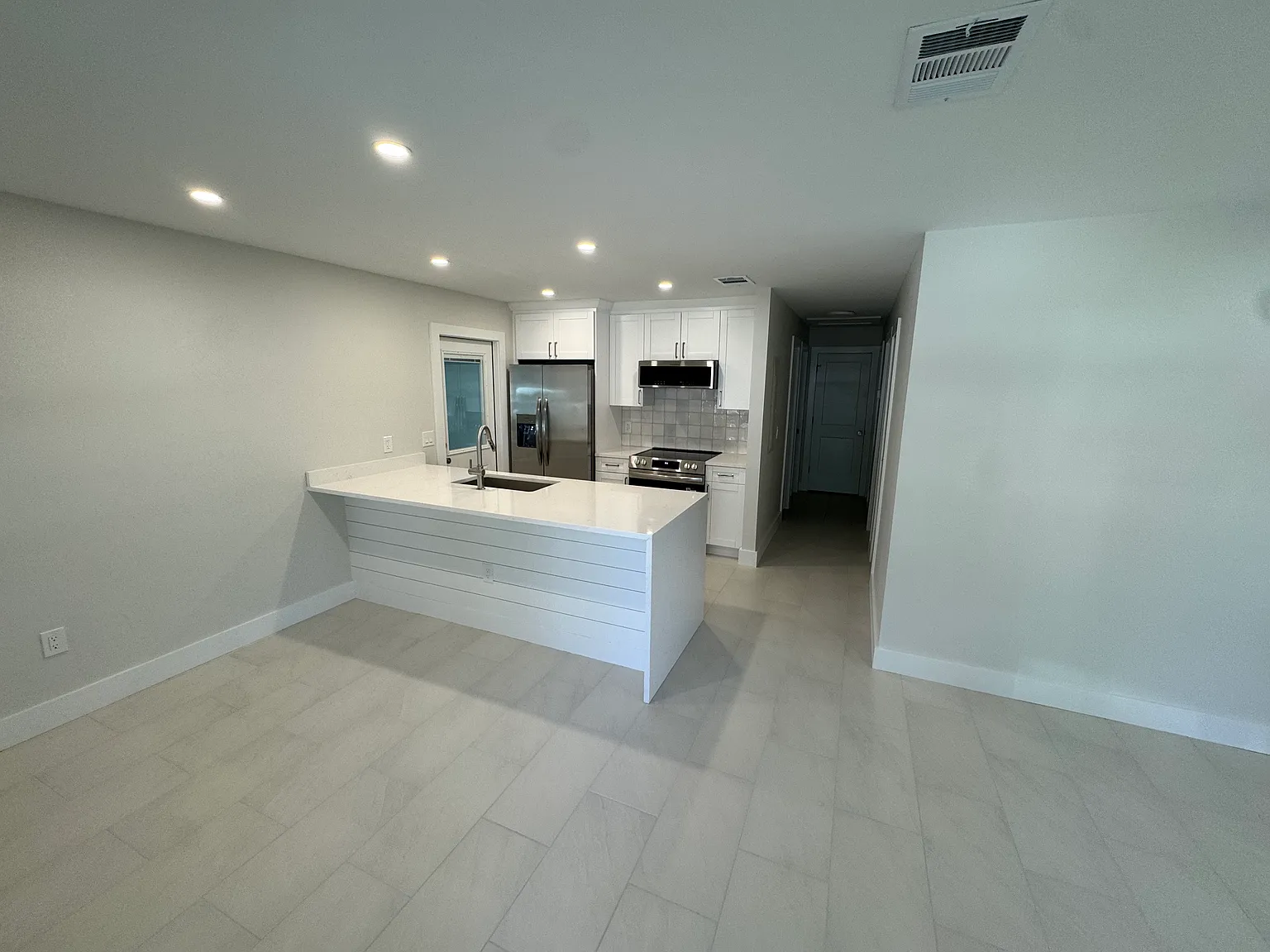 3 bed, 969 sqft, $2,400 — Photo 4