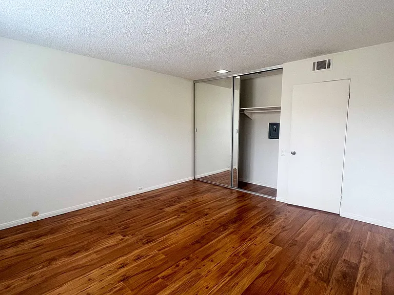 1311 Evergreen St — Photo 6