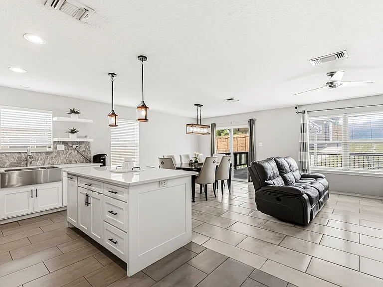 20803 Cape Coral — Photo 3