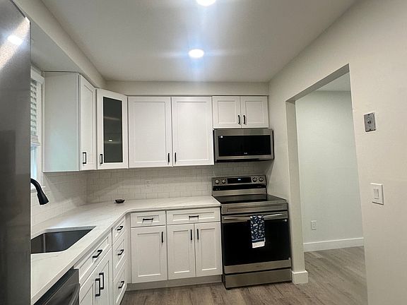 4th image of 54 Briarwood Lane #B
