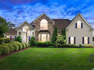 52 Sherwood Dr, Shoreham, NY 11786