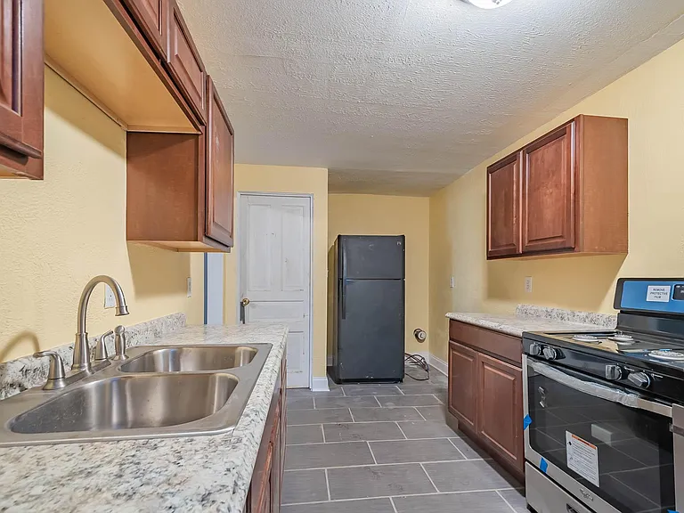 435 N Graham St — Photo 13