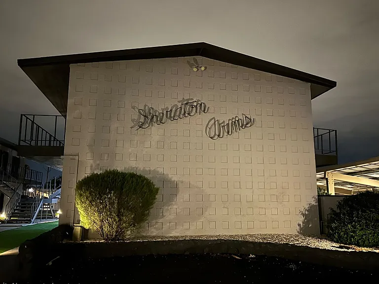 Sheraton Arms Apartments — Photo 18