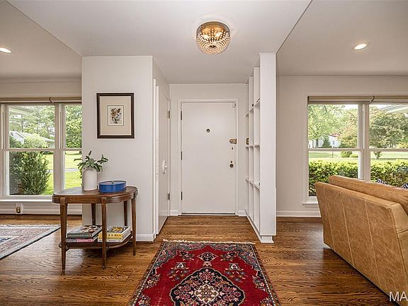 4th image of 7 Kingston Manor Dr