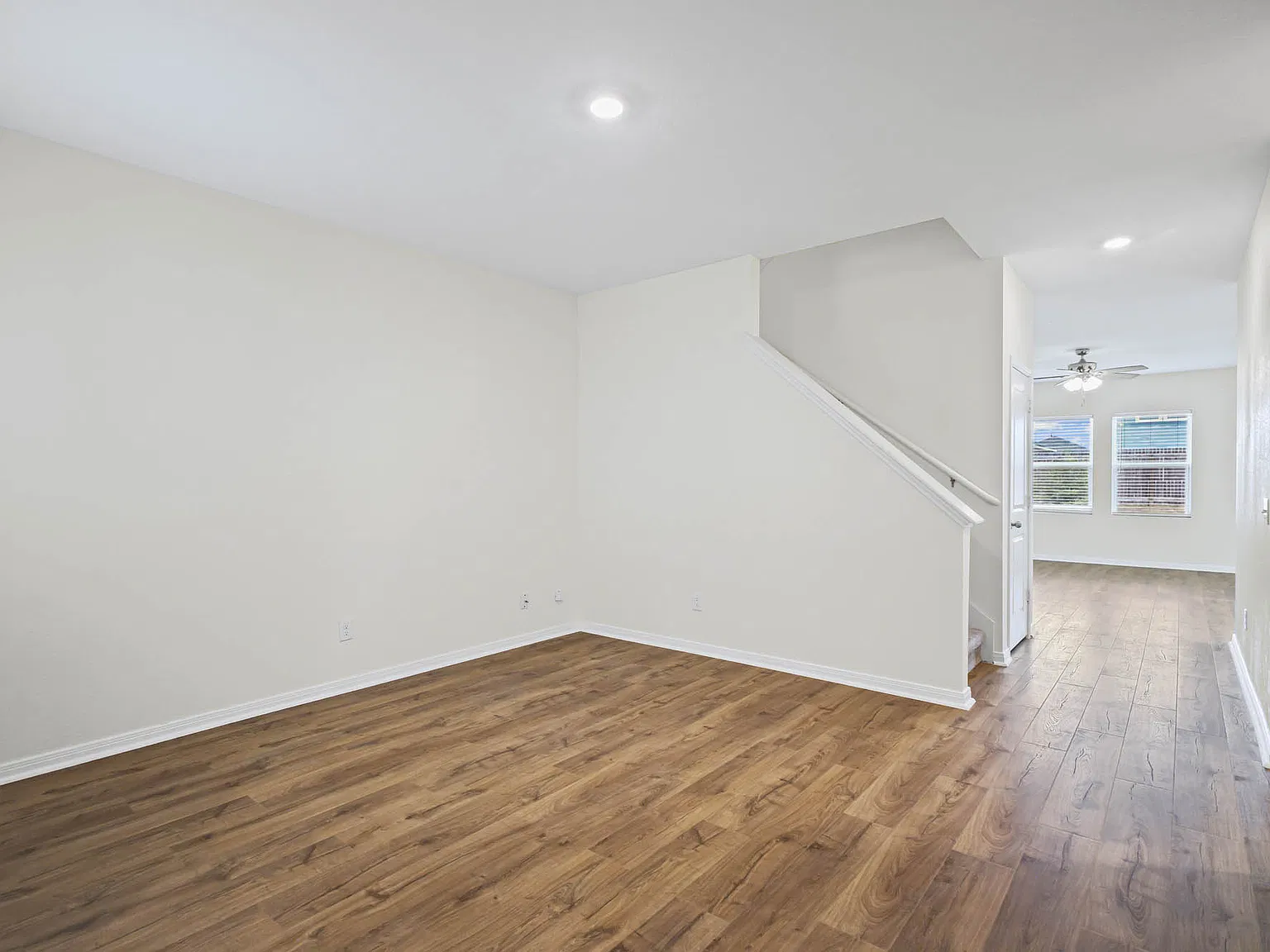 5 bed, 2688 sqft, $1,995 — Photo 4