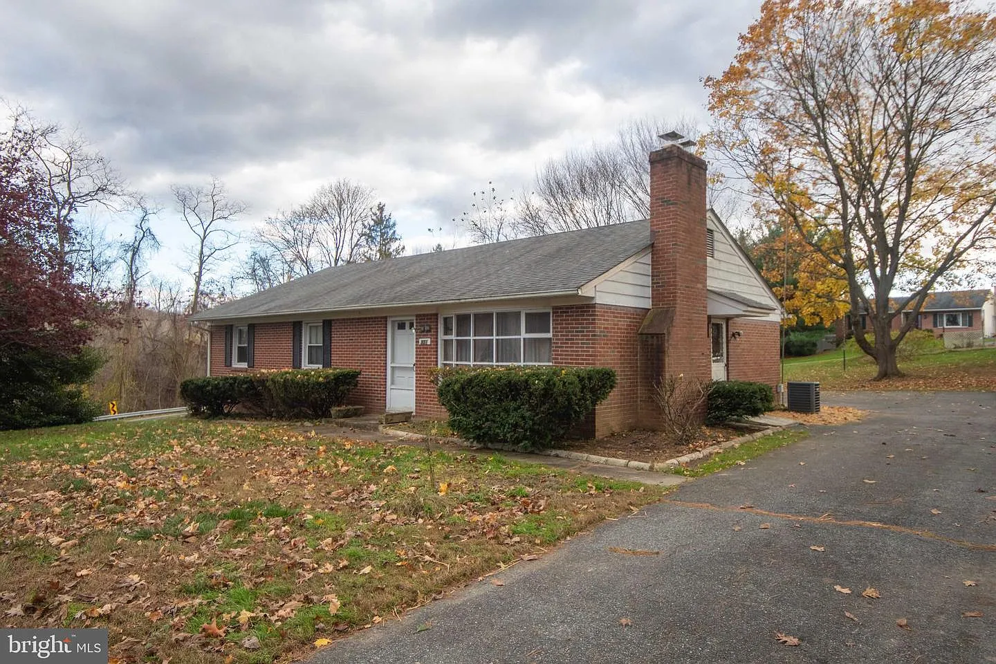 951 E Mac Phail Rd photo 1
