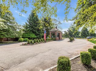 82 Harbour Ln, Bay Shore, NY 11706