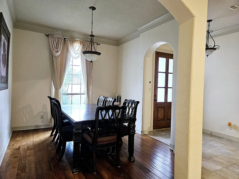 2426 Newark Cir — Photo 5