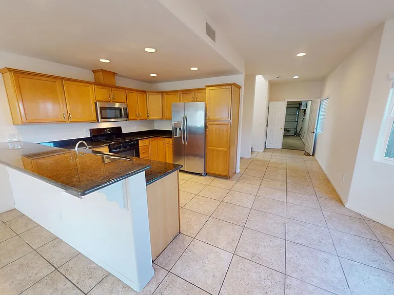 256 Elm Ave — Photo 4