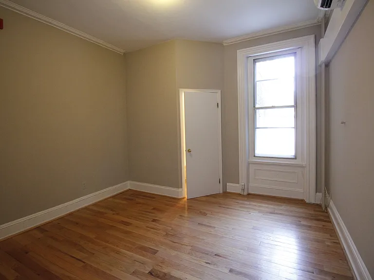 1925 Spring Garden St #1925-2F — Photo 7