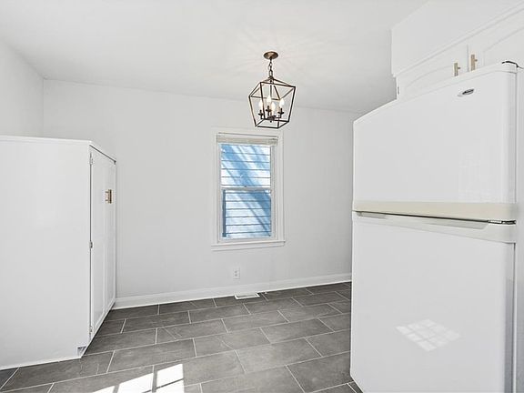 5th image of 9038 Noland Rd