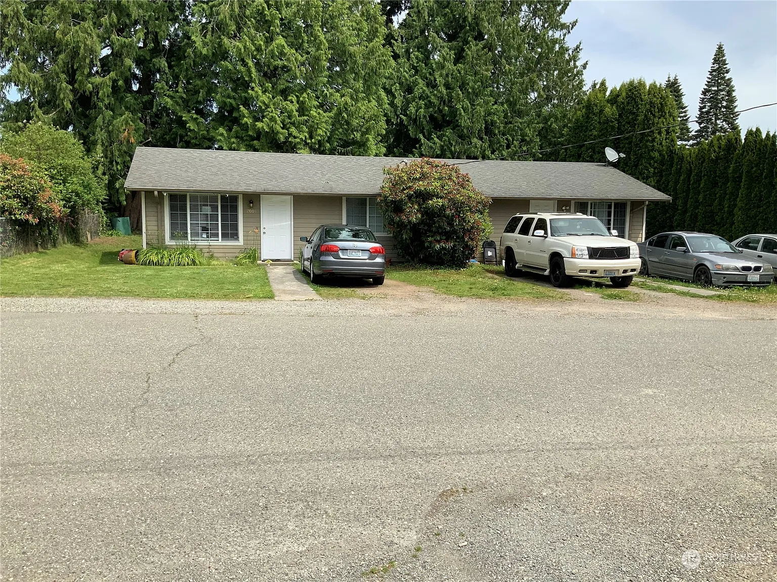 2003 Jackson Avenue photo 1