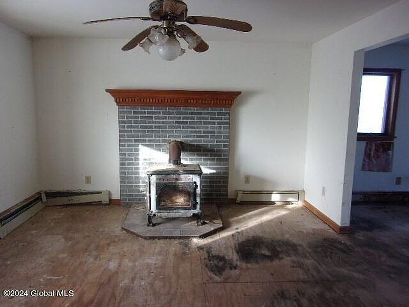 4th image of 591 Plummer Road