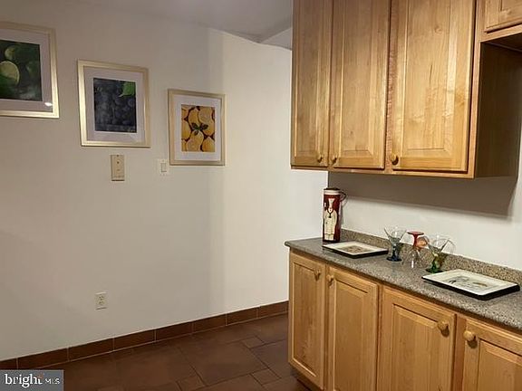 5th image of 307 Yoakum Pkwy APT 1817