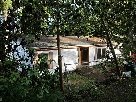 3rd image of 141 NE Jolly Roger Ln