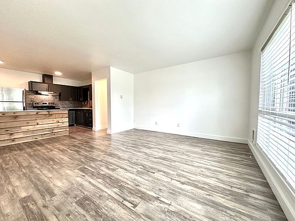 5th image of 13555 SW Jenkins Rd #2