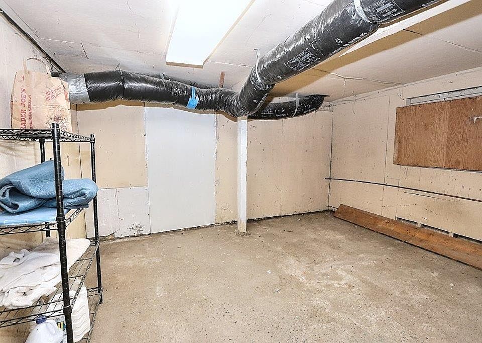 2nd image of 112 Tinker Way