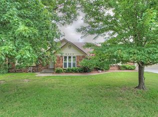 8429 Meadowside Ln, Tulsa, OK 74131