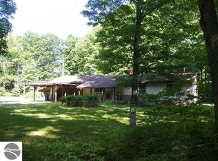 466 Deer Run Rd, Cadillac, MI 49601