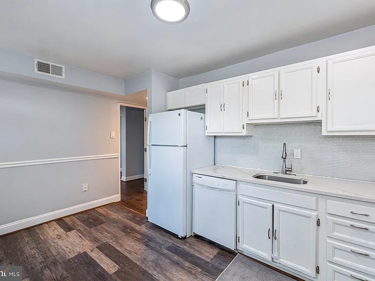 702 Quince Orchard Blvd #P-2 — Photo 9