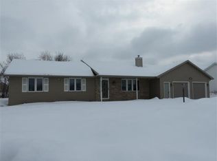 3710 N Whitney Dr, Appleton, WI 54914