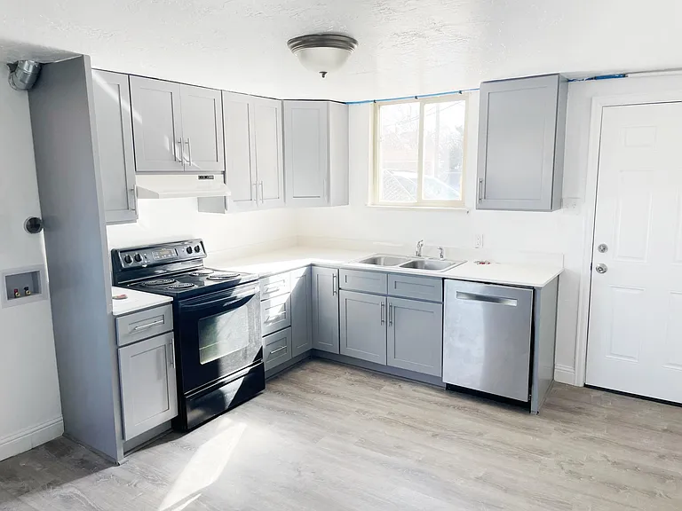 3514 E Bruce Randolph Ave — Photo 5