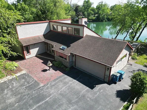23 Lake Metonga Trl, Grant Park, IL 60940