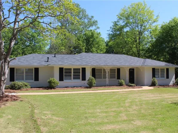 1006 N 17th St, Lanett, AL 36863