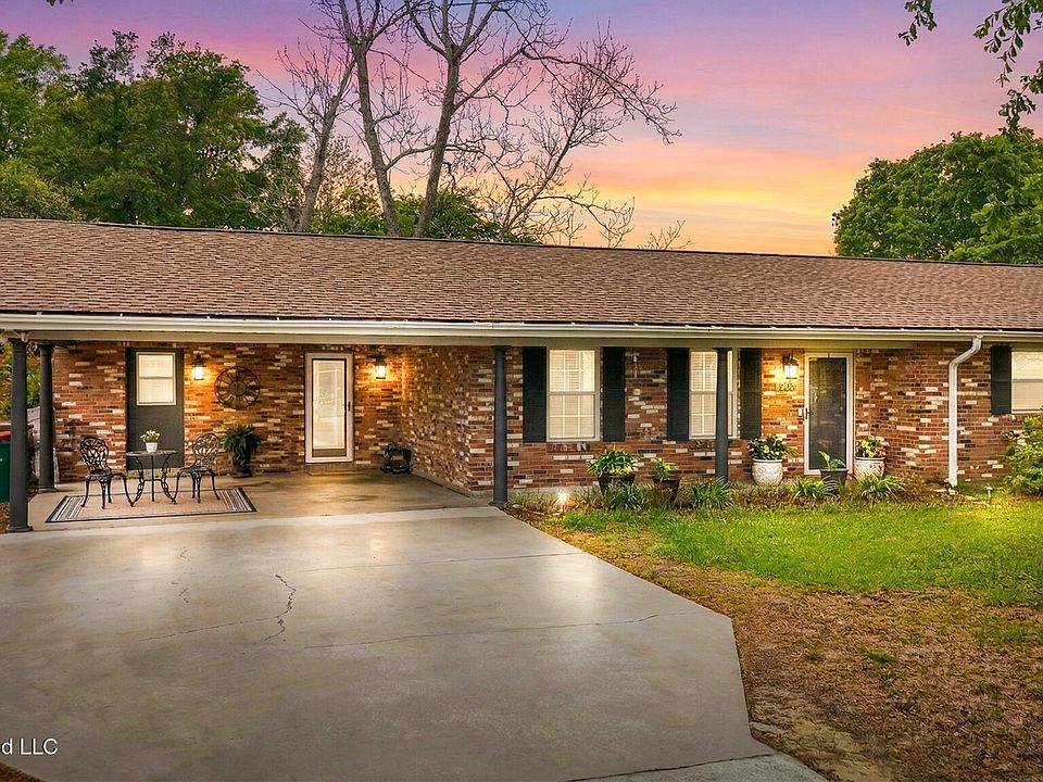 1st image of 215 Lynwood Cir