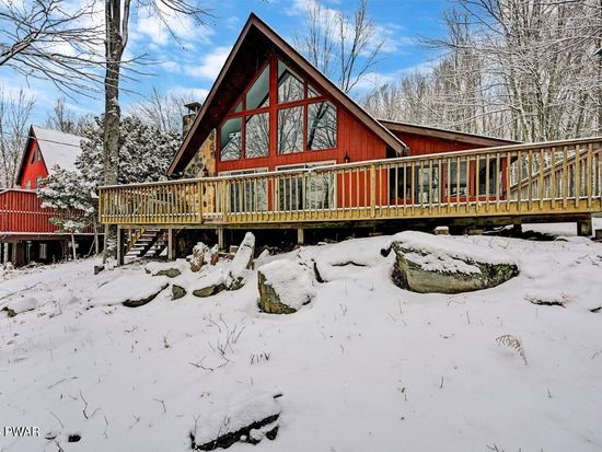 529 Lakeview Dr E, Lake Ariel, PA 18436