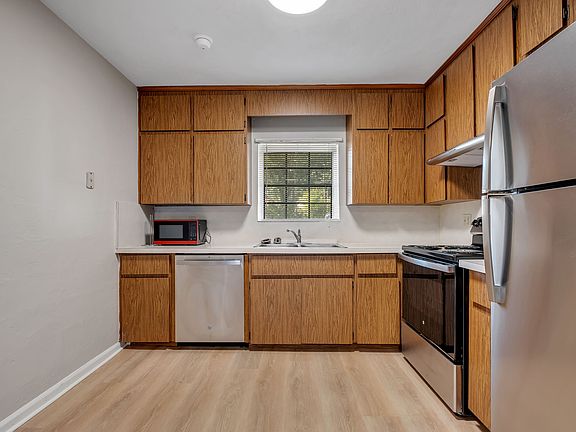 3rd image of 2340 Claremont Ln #B