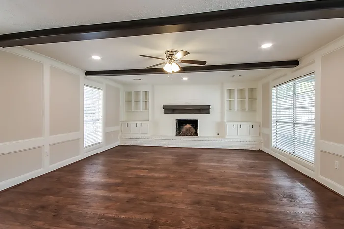 4 bed, 2.5 bath, 2542 sqft, $2,345 — Photo 4