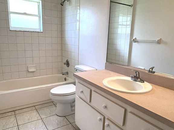 5th image of 16 Pine Hurst Ln #B1