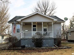 1008 W Poplar St, Taylorville, IL 62568