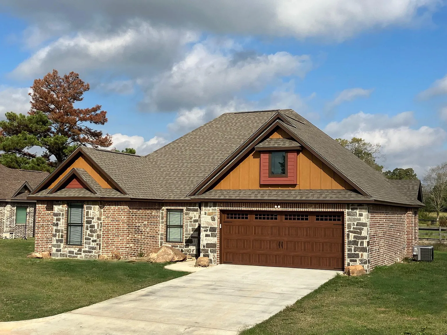 109 Elkhorn Dr — Photo 2