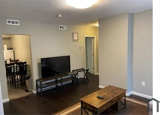 1600 E St NE #4 — Photo 6