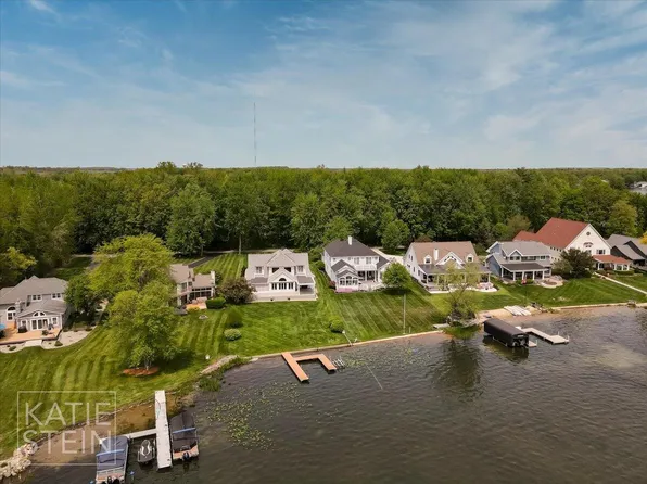 12615 Westwood Ln, Wayland, MI 49348